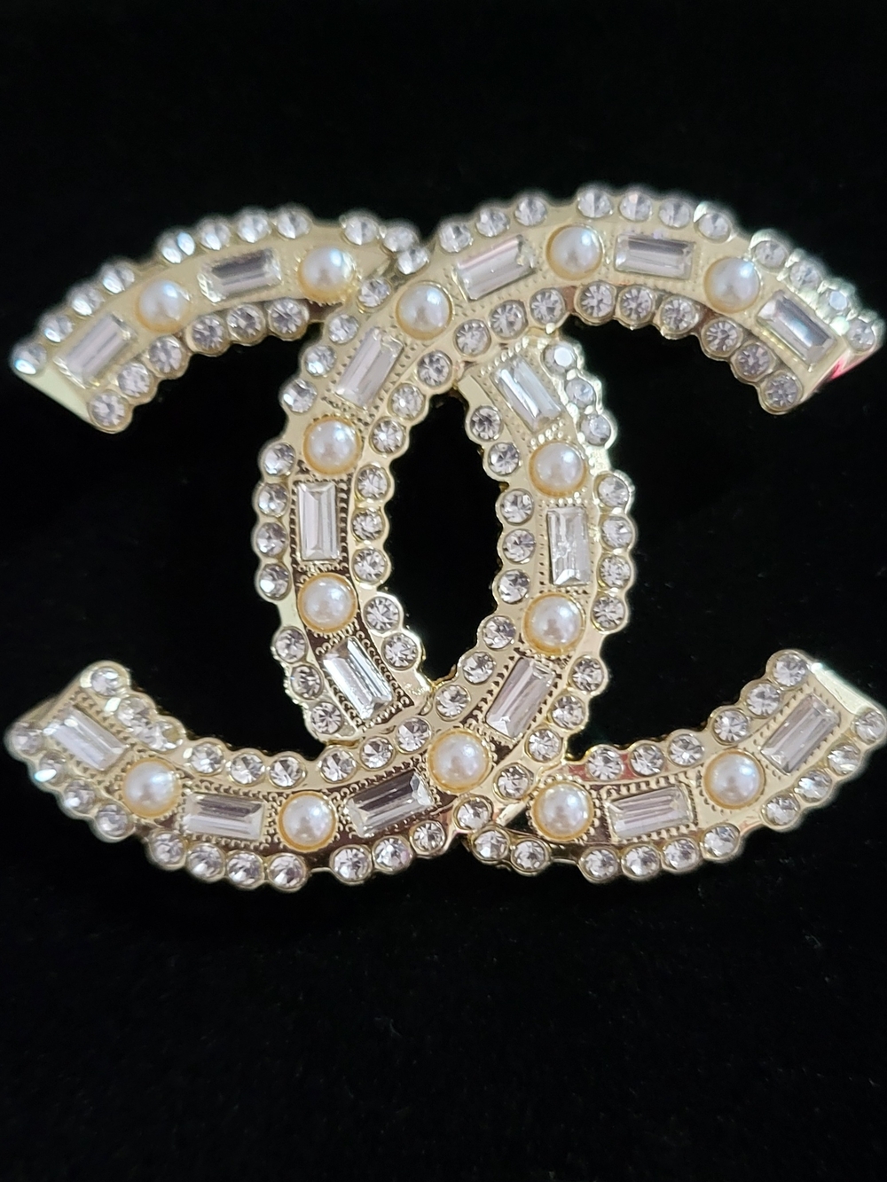 Beautiful Rhinestones & Faux Pearl Fashion Brooch